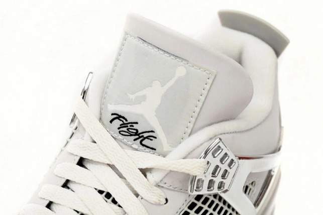 HYPE WMNS Air Frozen AQ9129-001 Jordan 4 Moments 0727